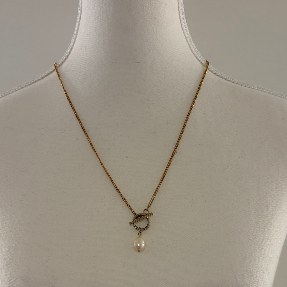 Elegant Gold Pearl Pendant Necklace